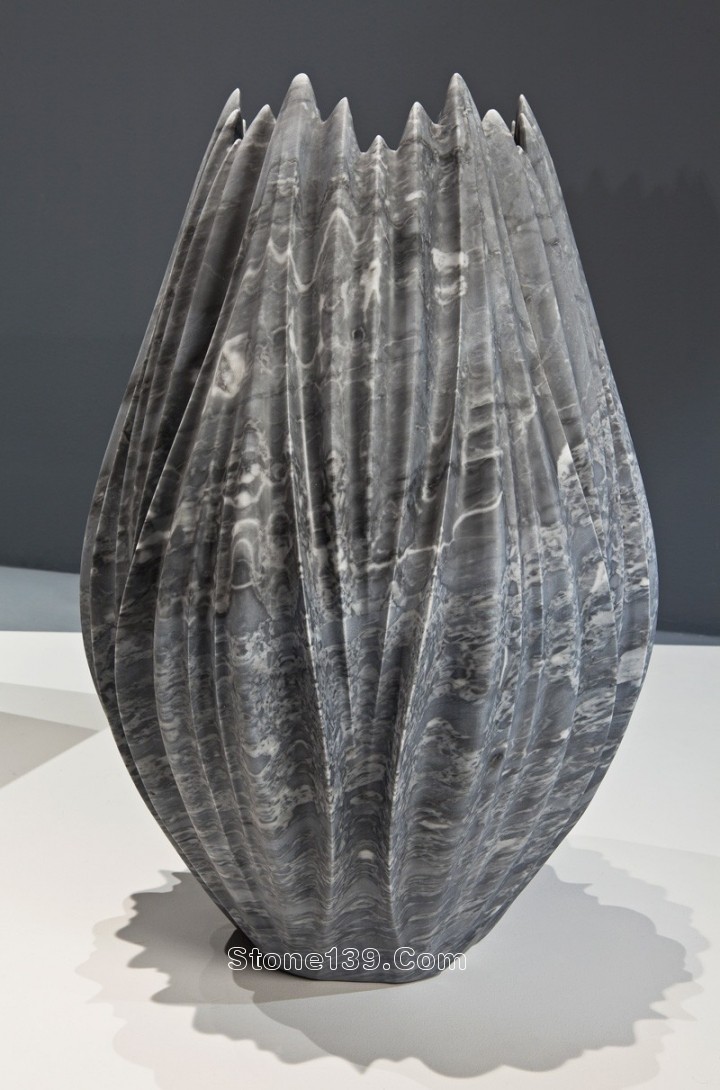 Zaha Hadid設(shè)計的創(chuàng)意大理石花瓶The Tau Vase