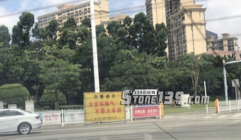 福建水頭違規(guī)大貨車，還有沒有人管管了？！