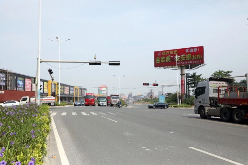 中國石材基地“福建水頭”路邊違規(guī)廣告牌整治行動