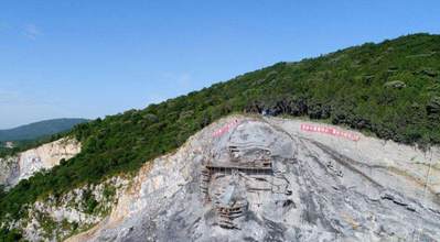 湖北“變廢為寶”，花2.5億改廢棄采石場(chǎng)，建成我國(guó)最大山體雕像，當(dāng)?shù)厝耍汉苡幸饬x 