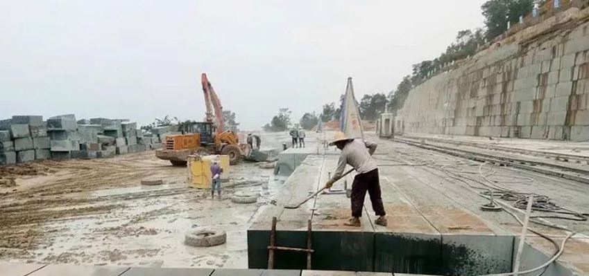 四川萬源青石礦山開采現場實拍圖